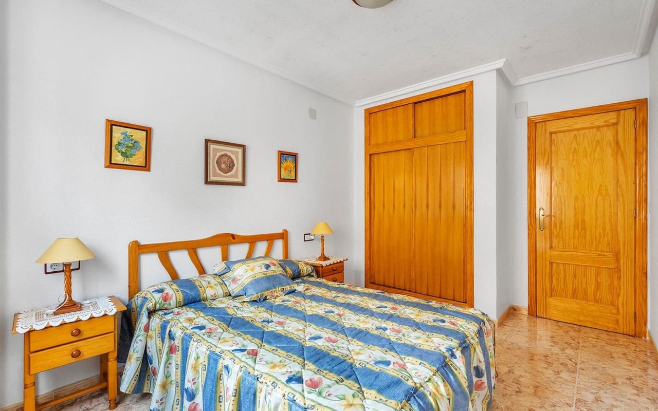 2 soverom Leilighet til salgs i Torrevieja med svømmebasseng - € 143 000 (Ref: 9981352)