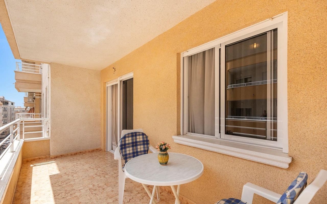 2 soverom Leilighet til salgs i Torrevieja med svømmebasseng - € 143 000 (Ref: 9981352)