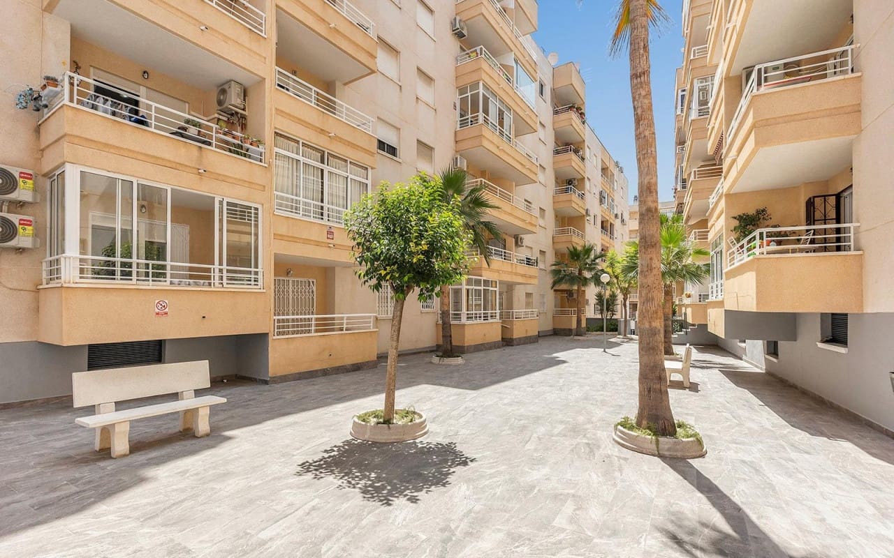 2 soverom Leilighet til salgs i Torrevieja med svømmebasseng - € 143 000 (Ref: 9981352)