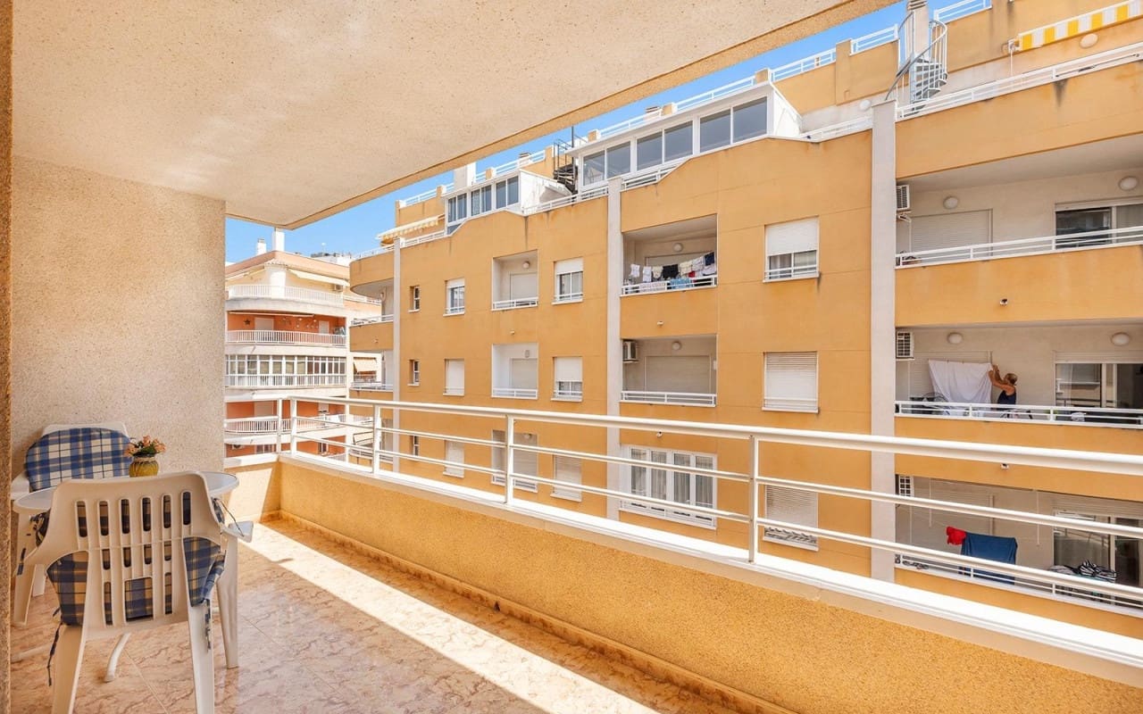 2 soverom Leilighet til salgs i Torrevieja med svømmebasseng - € 143 000 (Ref: 9981352)