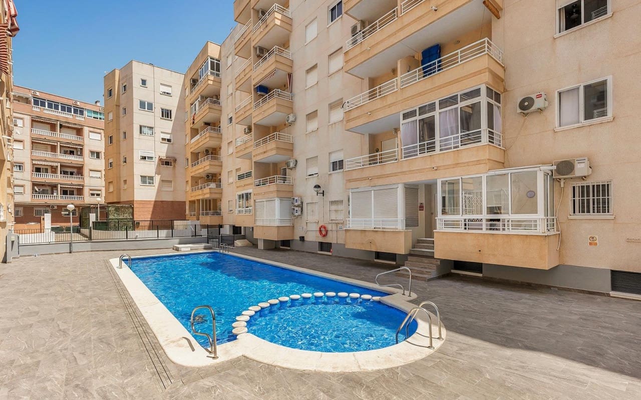 2 soverom Leilighet til salgs i Torrevieja med svømmebasseng - € 143 000 (Ref: 9981352)