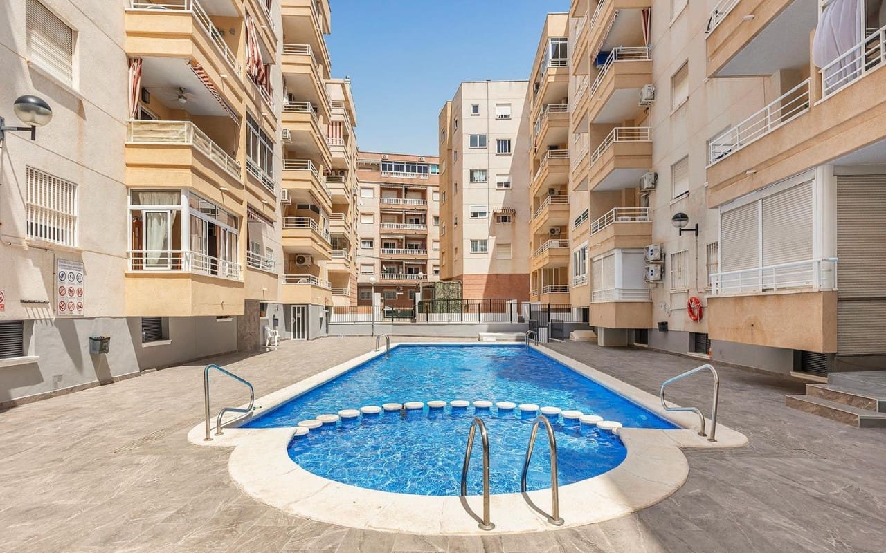 2 soverom Leilighet til salgs i Torrevieja med svømmebasseng - € 143 000 (Ref: 9981352)