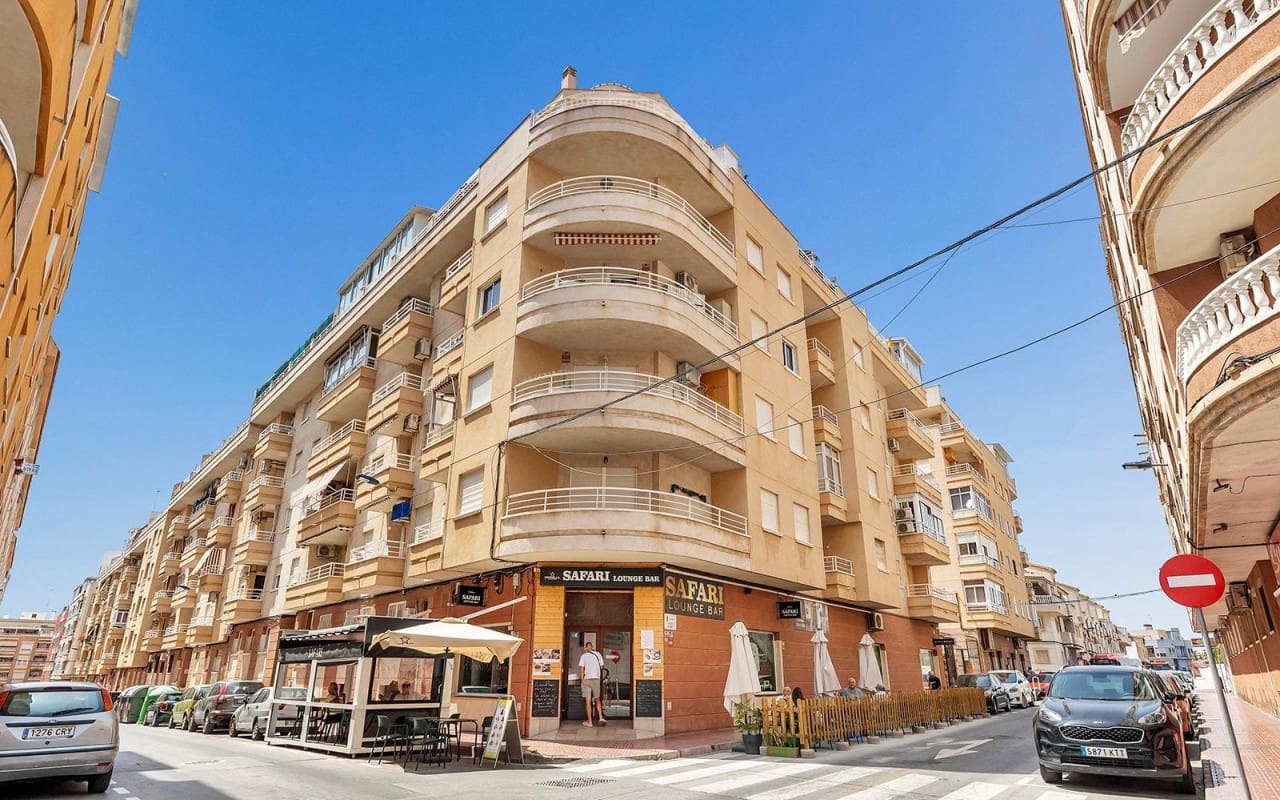 2 soverom Leilighet til salgs i Torrevieja med svømmebasseng - € 143 000 (Ref: 9981352)