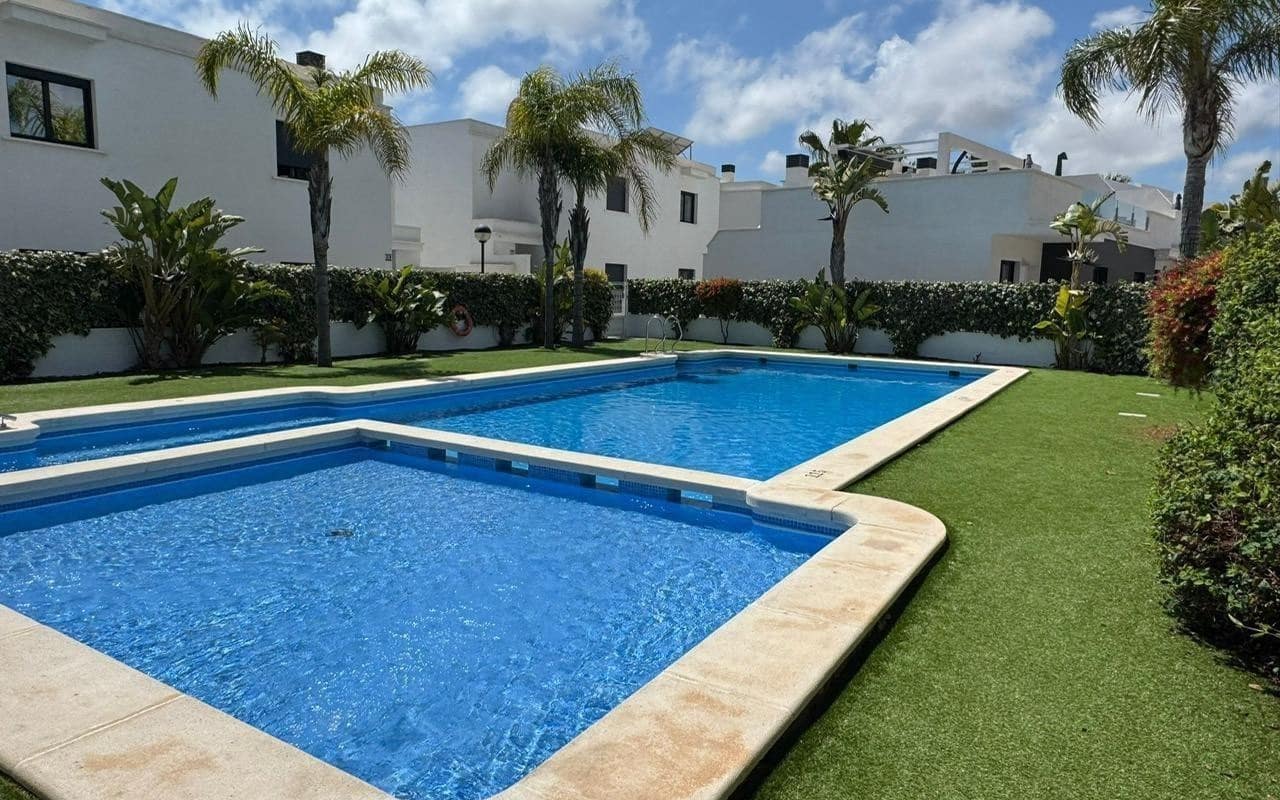 3 sovrum Lägenhet till salu i Orihuela Costa med pool - 387 000 € (Ref: 9981355)