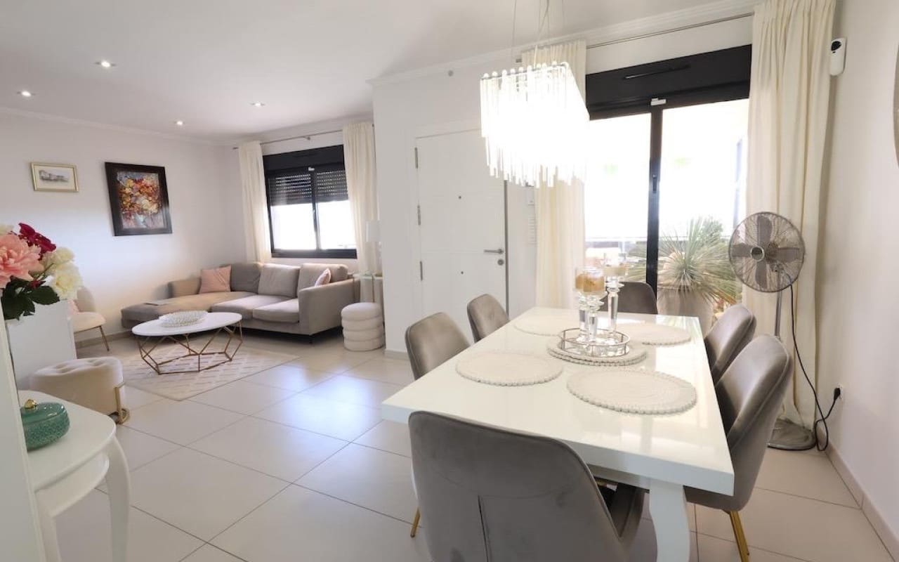 3 makuuhuone Huoneisto myytävänä paikassa Orihuela Costa mukana uima-altaan - 387 000 € (Ref: 9981355)