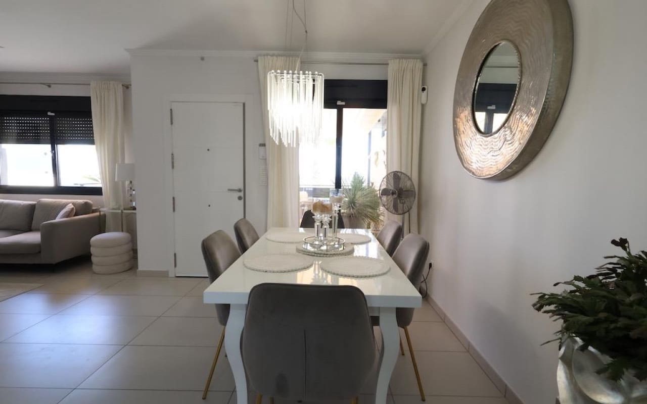 3 makuuhuone Huoneisto myytävänä paikassa Orihuela Costa mukana uima-altaan - 387 000 € (Ref: 9981355)
