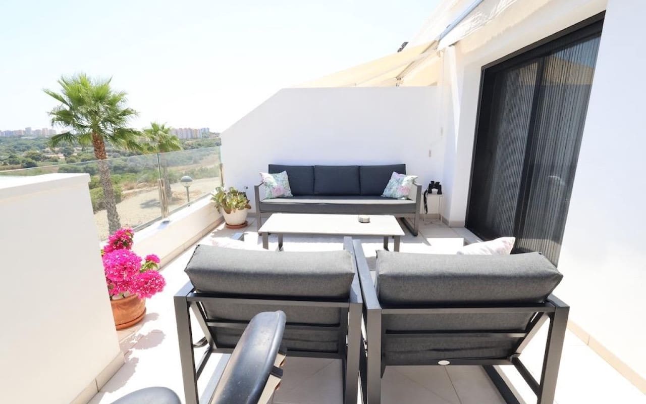 3 makuuhuone Huoneisto myytävänä paikassa Orihuela Costa mukana uima-altaan - 387 000 € (Ref: 9981355)
