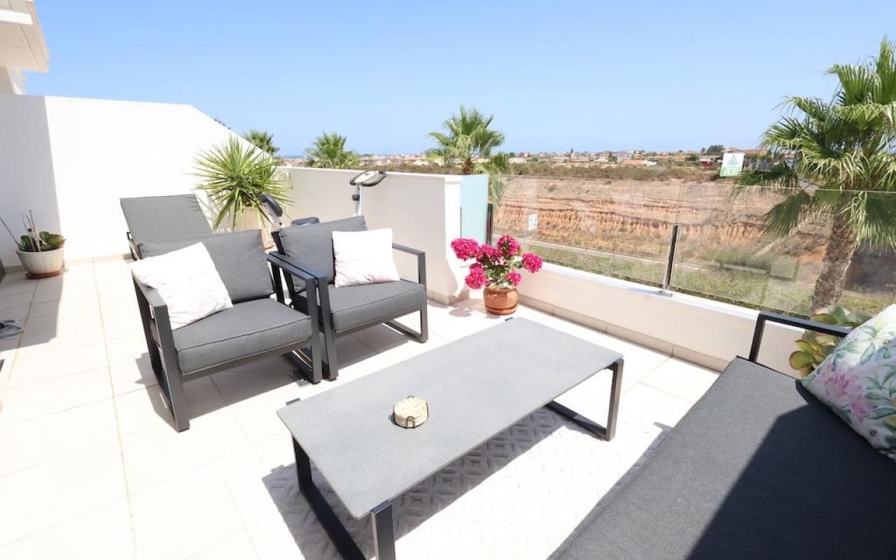 3 makuuhuone Huoneisto myytävänä paikassa Orihuela Costa mukana uima-altaan - 387 000 € (Ref: 9981355)