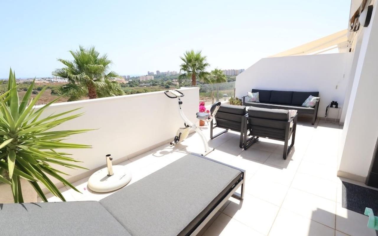 3 makuuhuone Huoneisto myytävänä paikassa Orihuela Costa mukana uima-altaan - 387 000 € (Ref: 9981355)