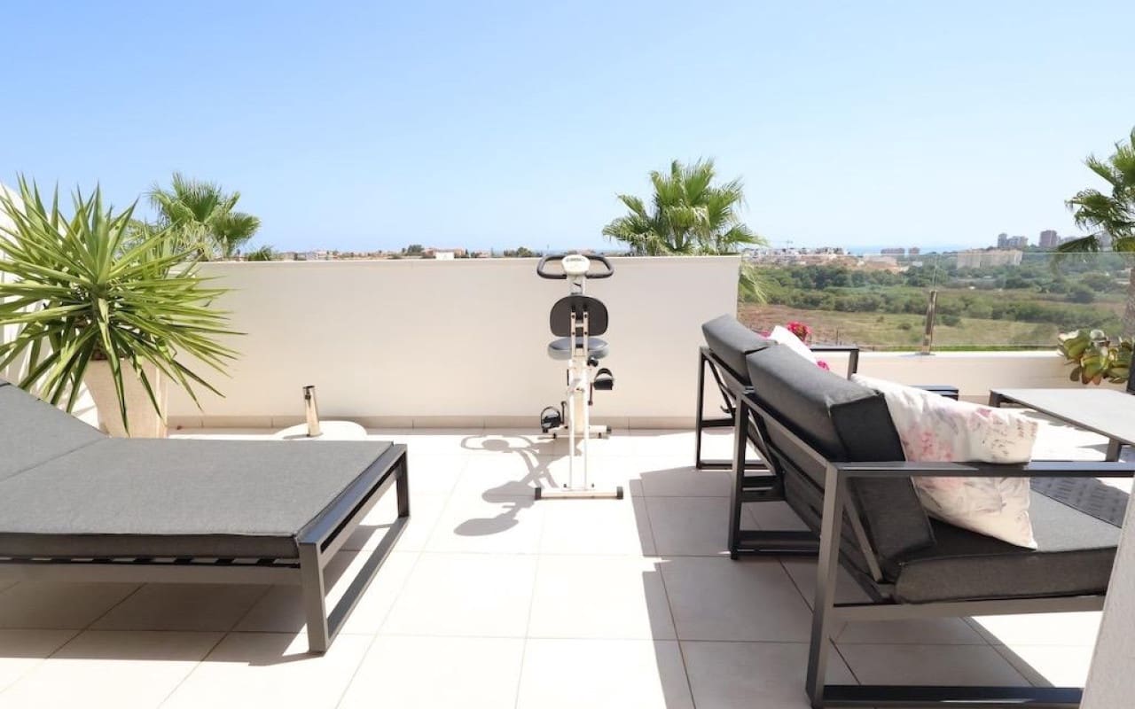 3 makuuhuone Huoneisto myytävänä paikassa Orihuela Costa mukana uima-altaan - 387 000 € (Ref: 9981355)