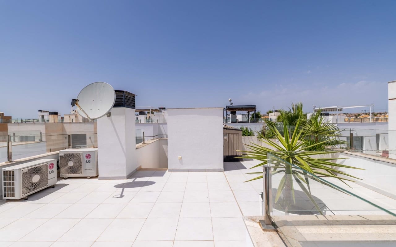 3 soverom Villa til salgs i Ciudad Quesada med svømmebasseng - € 399 000 (Ref: 9997263)