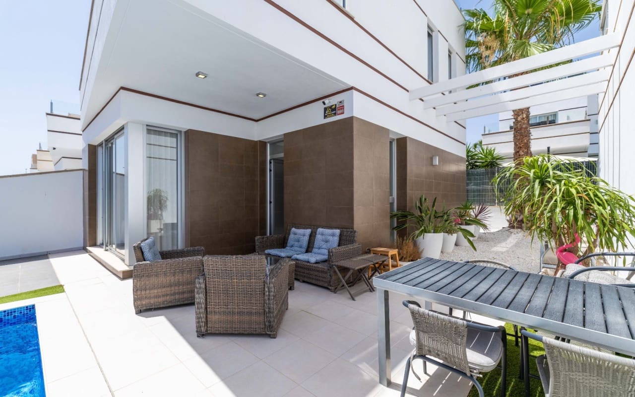 3 soverom Villa til salgs i Ciudad Quesada med svømmebasseng - € 399 000 (Ref: 9997263)