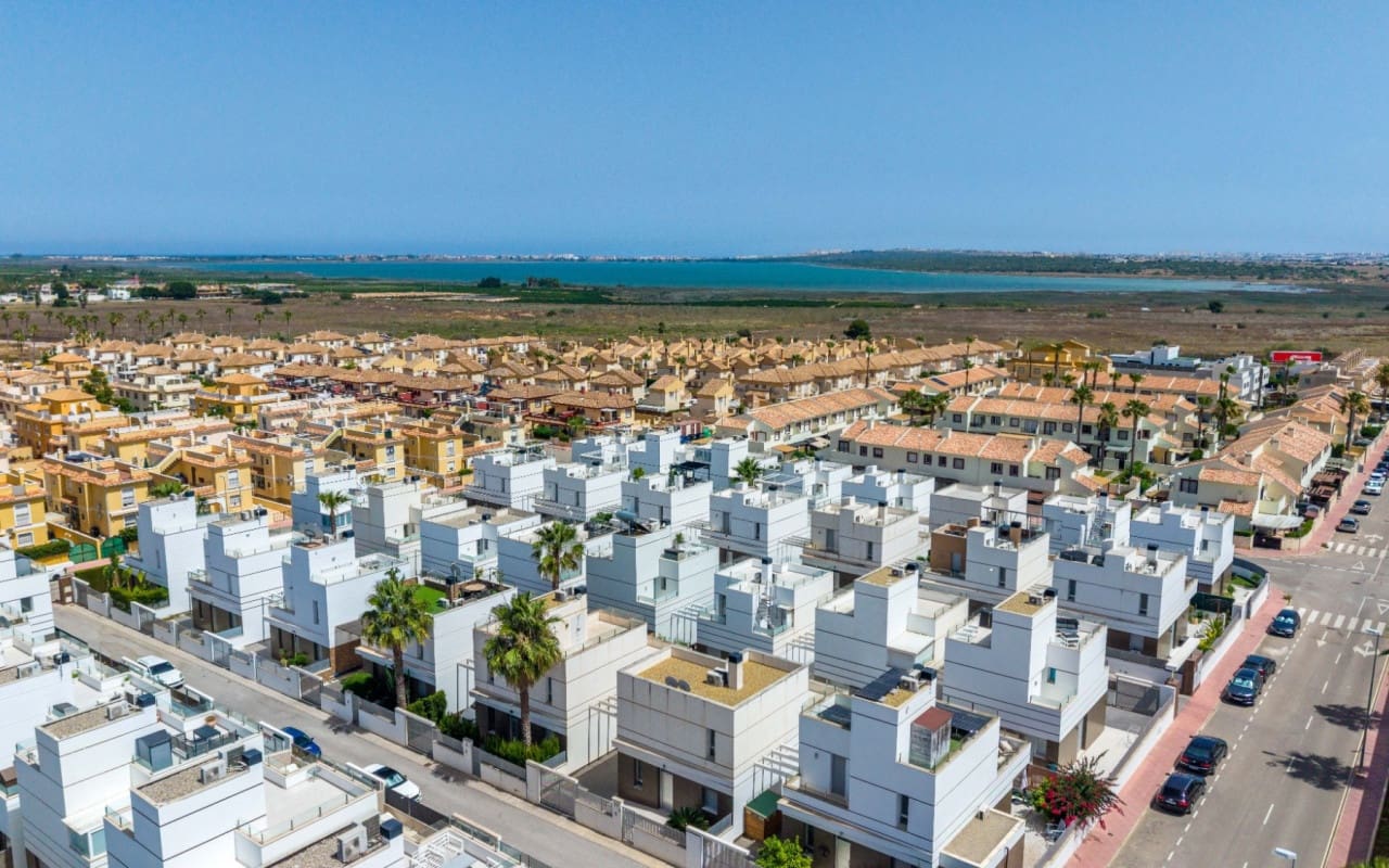 3 soverom Villa til salgs i Ciudad Quesada med svømmebasseng - € 399 000 (Ref: 9997263)