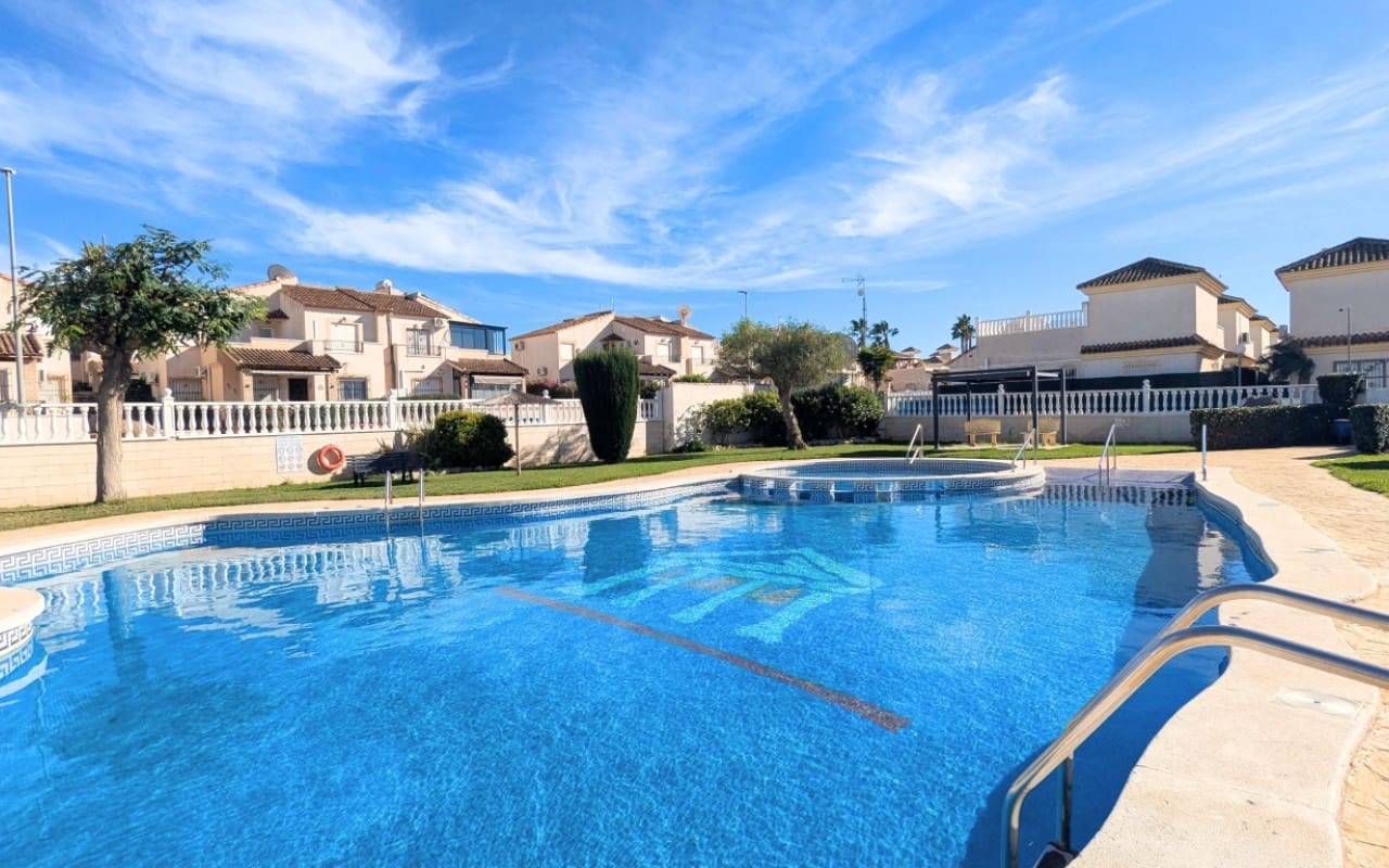 3 chambre Villa/Maison à vendre à Lo Crispin avec piscine garage - 225 000 € (Ref: 9997267)