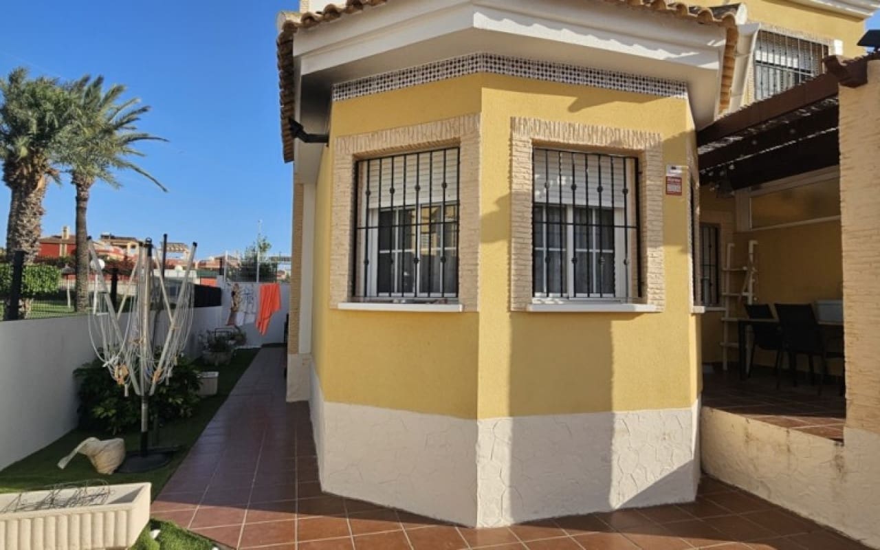 3 bedroom Villa for sale in Lo Crispin with pool - € 220,000 (Ref: 9997268)