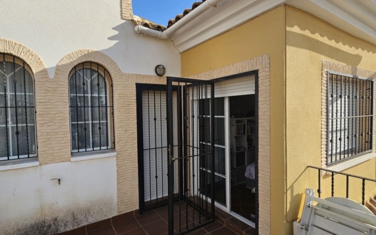 3 bedroom Villa for sale in Lo Crispin with pool - € 220,000 (Ref: 9997268)
