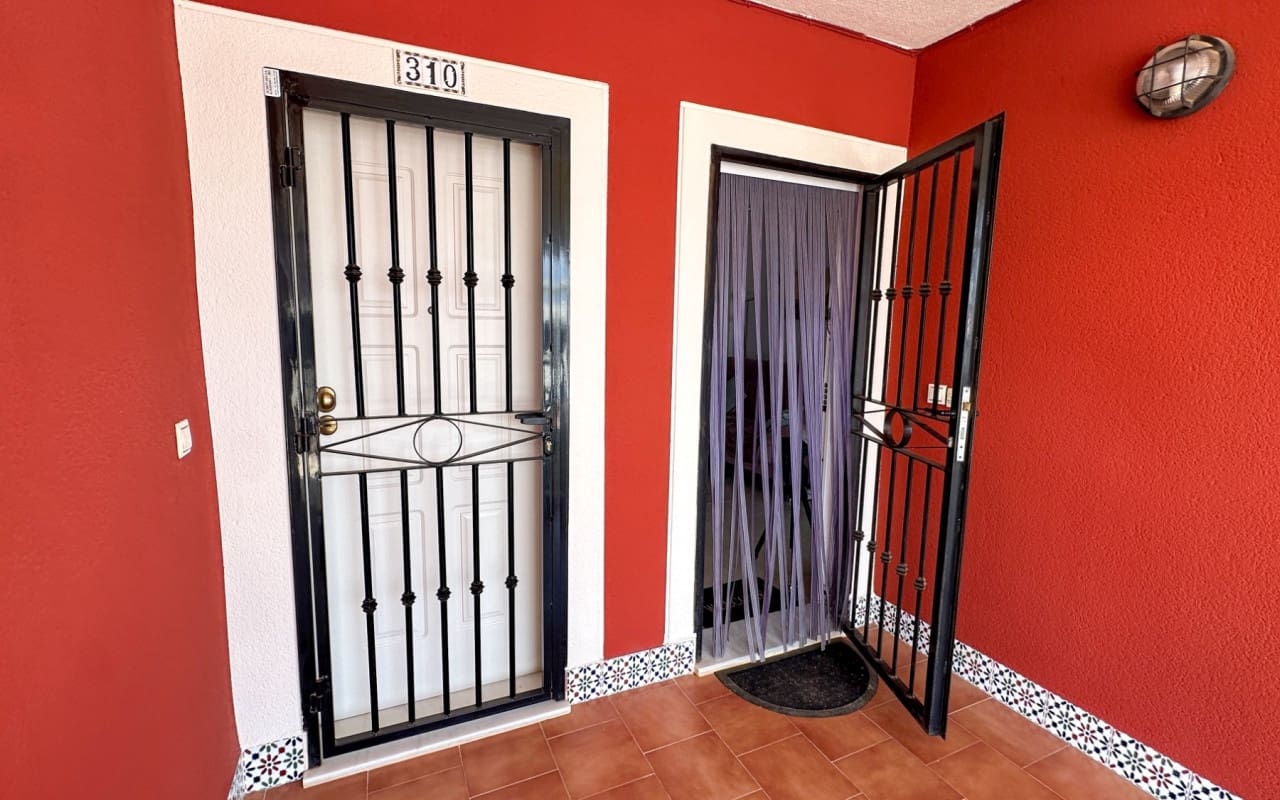 2 soveværelse Byhus til salg i Orihuela Costa med swimmingpool - € 164.900 (Ref: 9997269)