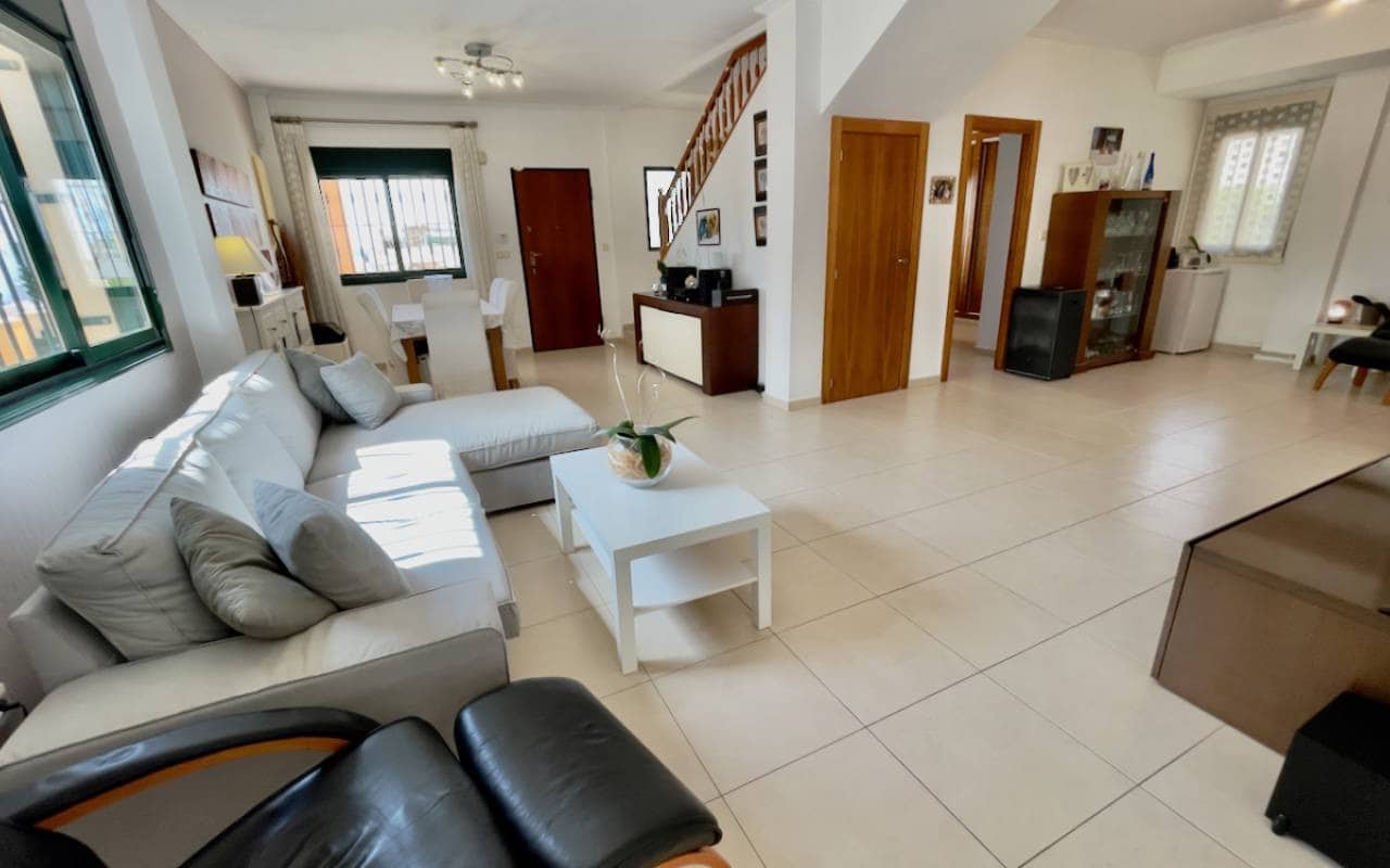 4 sypialnia Willa na sprzedaż w Ciudad Quesada z basenem garażem - 470 000 € (Ref: 9997271)