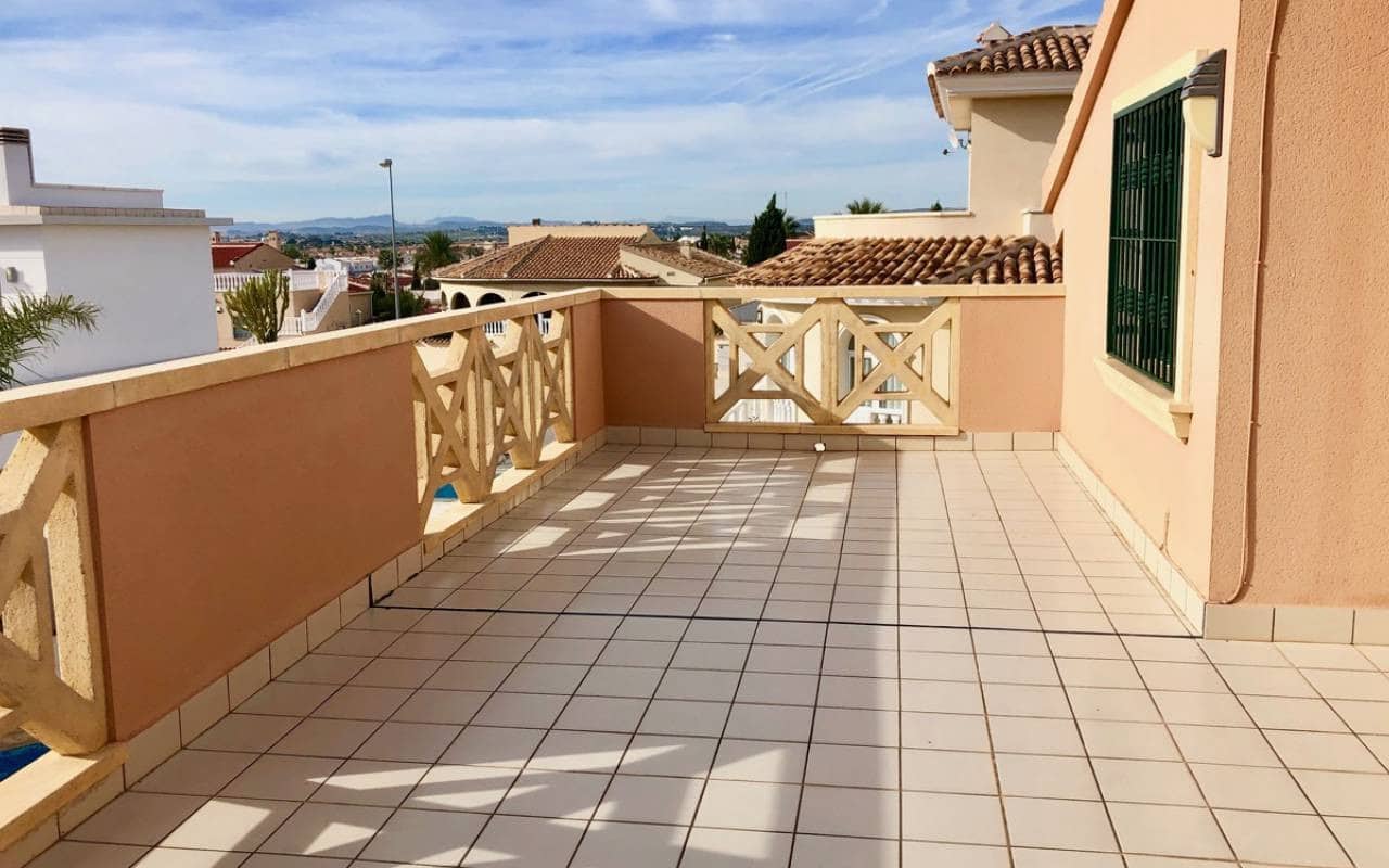 4 sypialnia Willa na sprzedaż w Ciudad Quesada z basenem garażem - 470 000 € (Ref: 9997271)