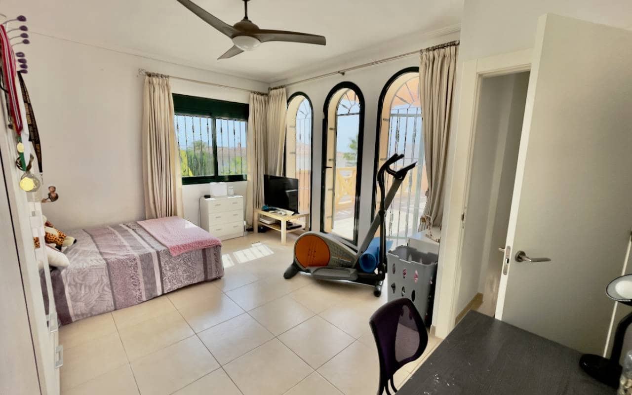 4 sypialnia Willa na sprzedaż w Ciudad Quesada z basenem garażem - 470 000 € (Ref: 9997271)