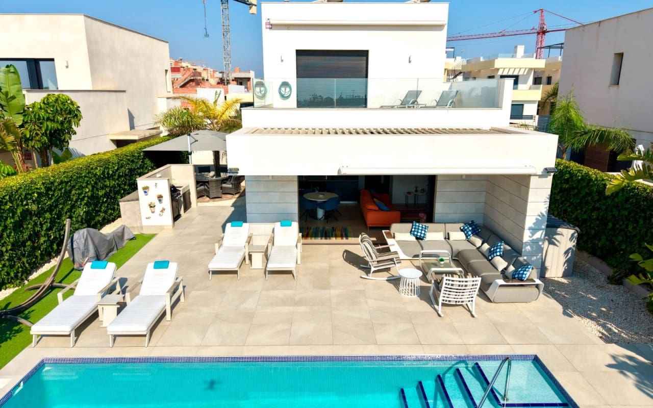 4 soverom Villa til salgs i Los Montesinos med svømmebasseng garasje - € 595 000 (Ref: 9997273)