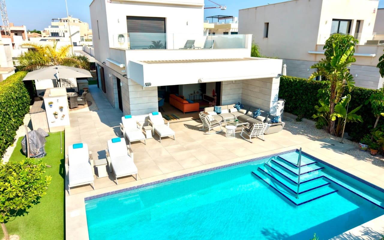 4 soverom Villa til salgs i Los Montesinos med svømmebasseng garasje - € 595 000 (Ref: 9997273)