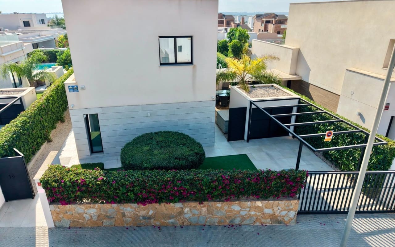 4 soverom Villa til salgs i Los Montesinos med svømmebasseng garasje - € 595 000 (Ref: 9997273)