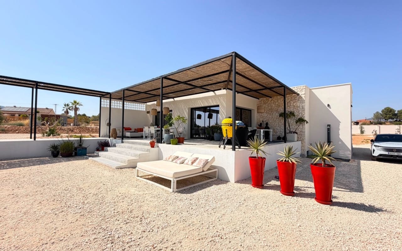 5 soveværelse Villa til salg i Pinoso med swimmingpool - € 679.000 (Ref: 9997274)