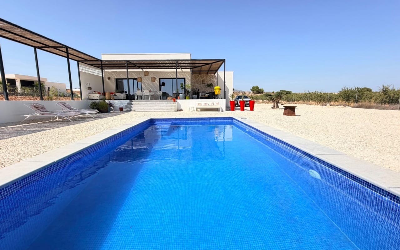 5 soveværelse Villa til salg i Pinoso med swimmingpool - € 679.000 (Ref: 9997274)