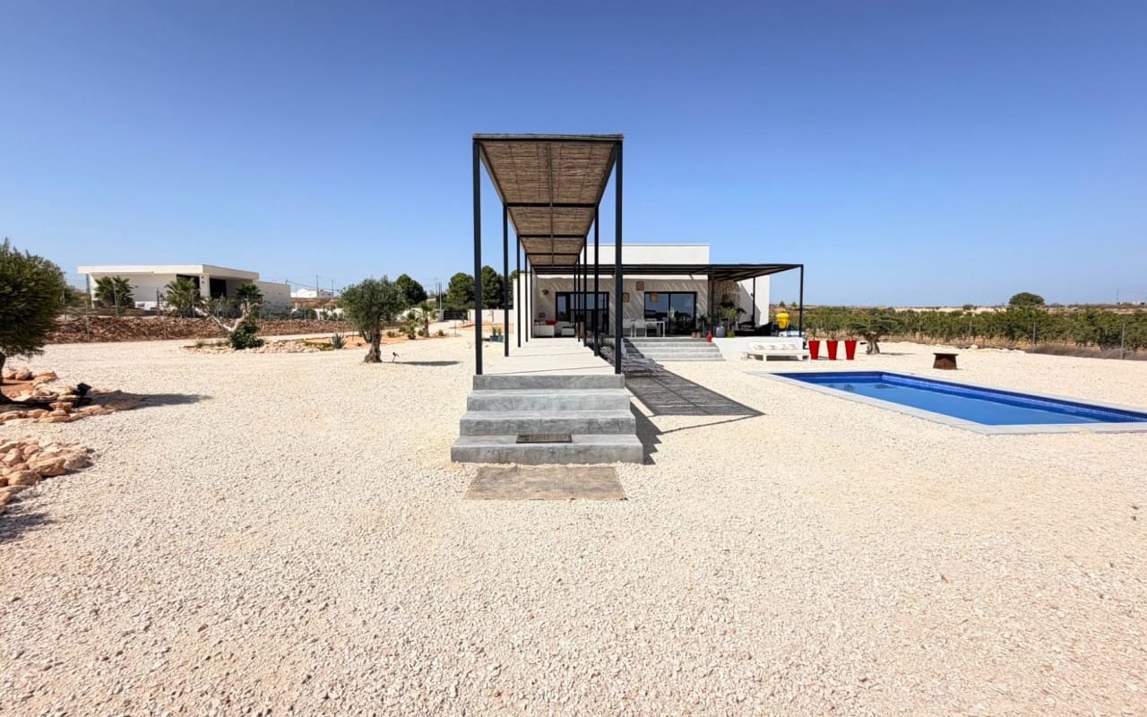 5 soveværelse Villa til salg i Pinoso med swimmingpool - € 679.000 (Ref: 9997274)