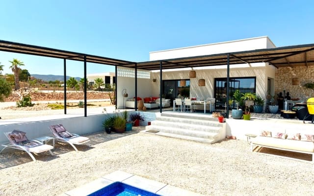 5 soveværelse Villa til salg i Pinoso med swimmingpool - € 679.000 (Ref: 9997274)
