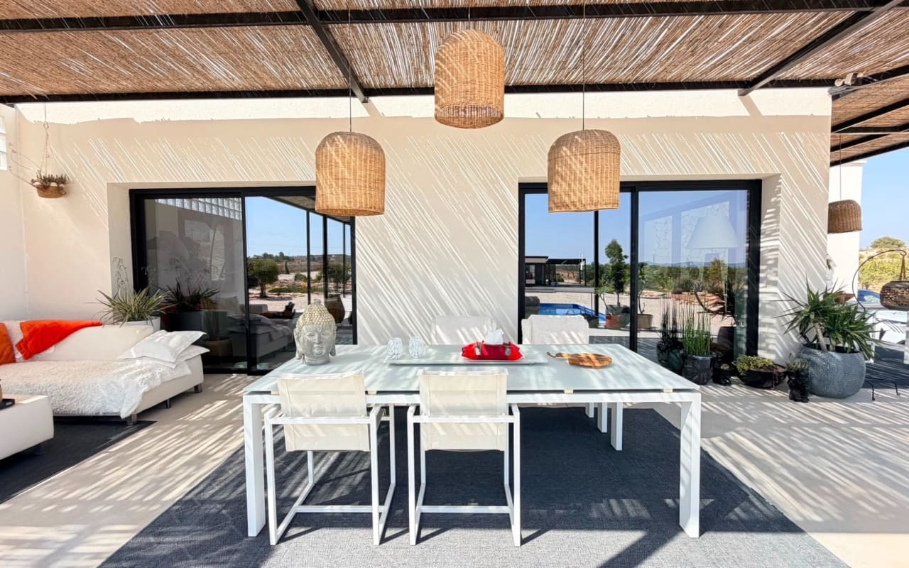 5 soveværelse Villa til salg i Pinoso med swimmingpool - € 679.000 (Ref: 9997274)