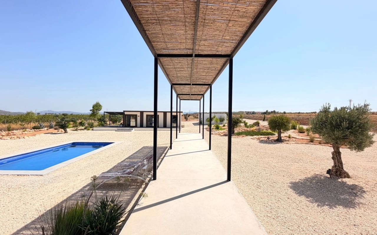 5 soveværelse Villa til salg i Pinoso med swimmingpool - € 679.000 (Ref: 9997274)