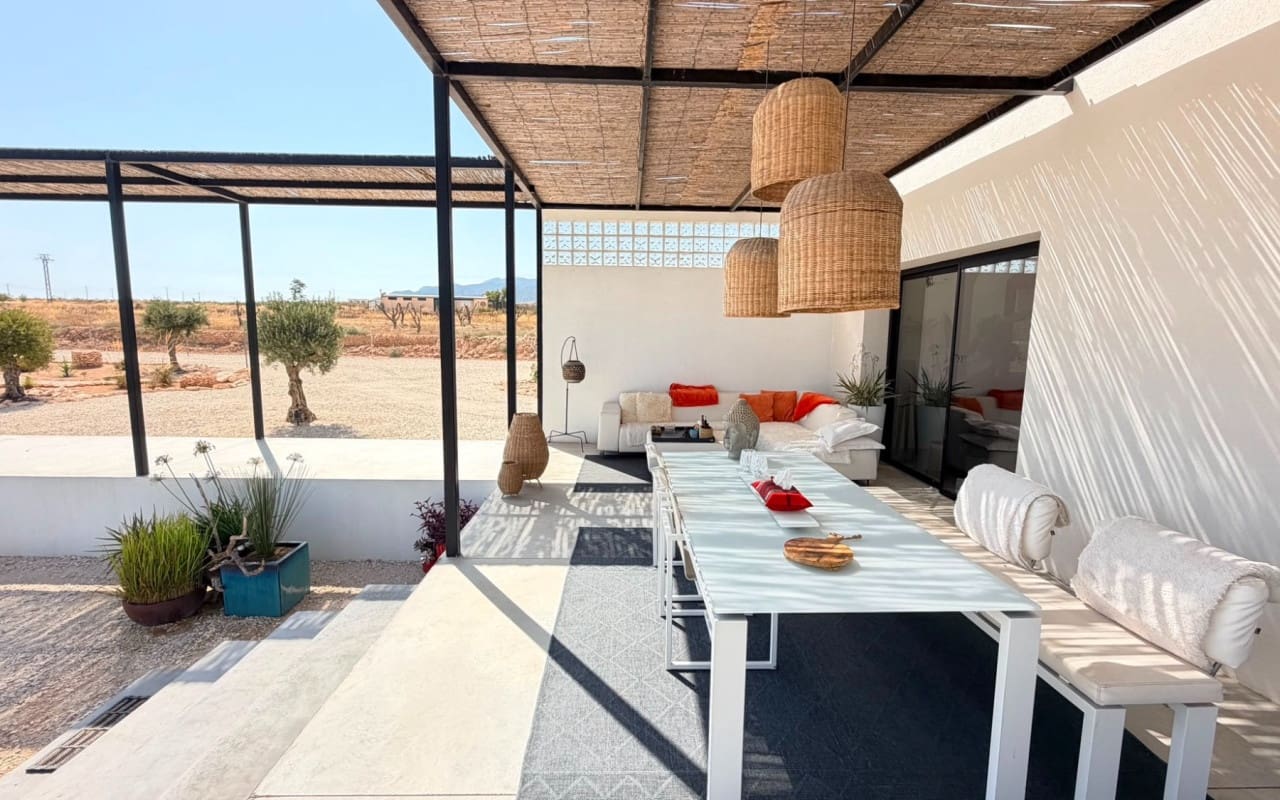 5 soveværelse Villa til salg i Pinoso med swimmingpool - € 679.000 (Ref: 9997274)