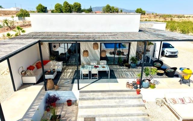 5 soveværelse Villa til salg i Pinoso med swimmingpool - € 679.000 (Ref: 9997274)