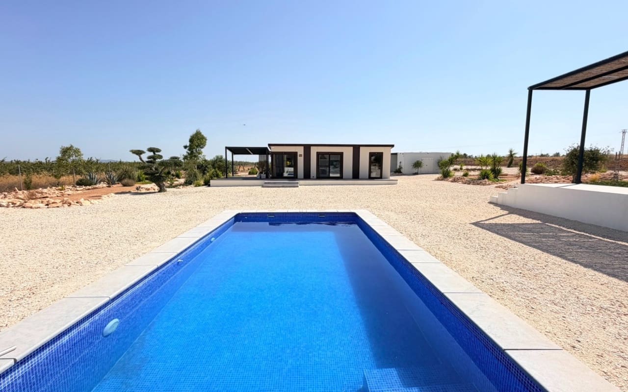 5 soveværelse Villa til salg i Pinoso med swimmingpool - € 679.000 (Ref: 9997274)