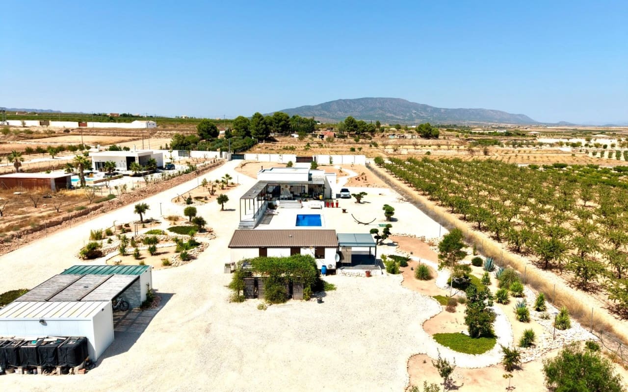5 soveværelse Villa til salg i Pinoso med swimmingpool - € 679.000 (Ref: 9997274)