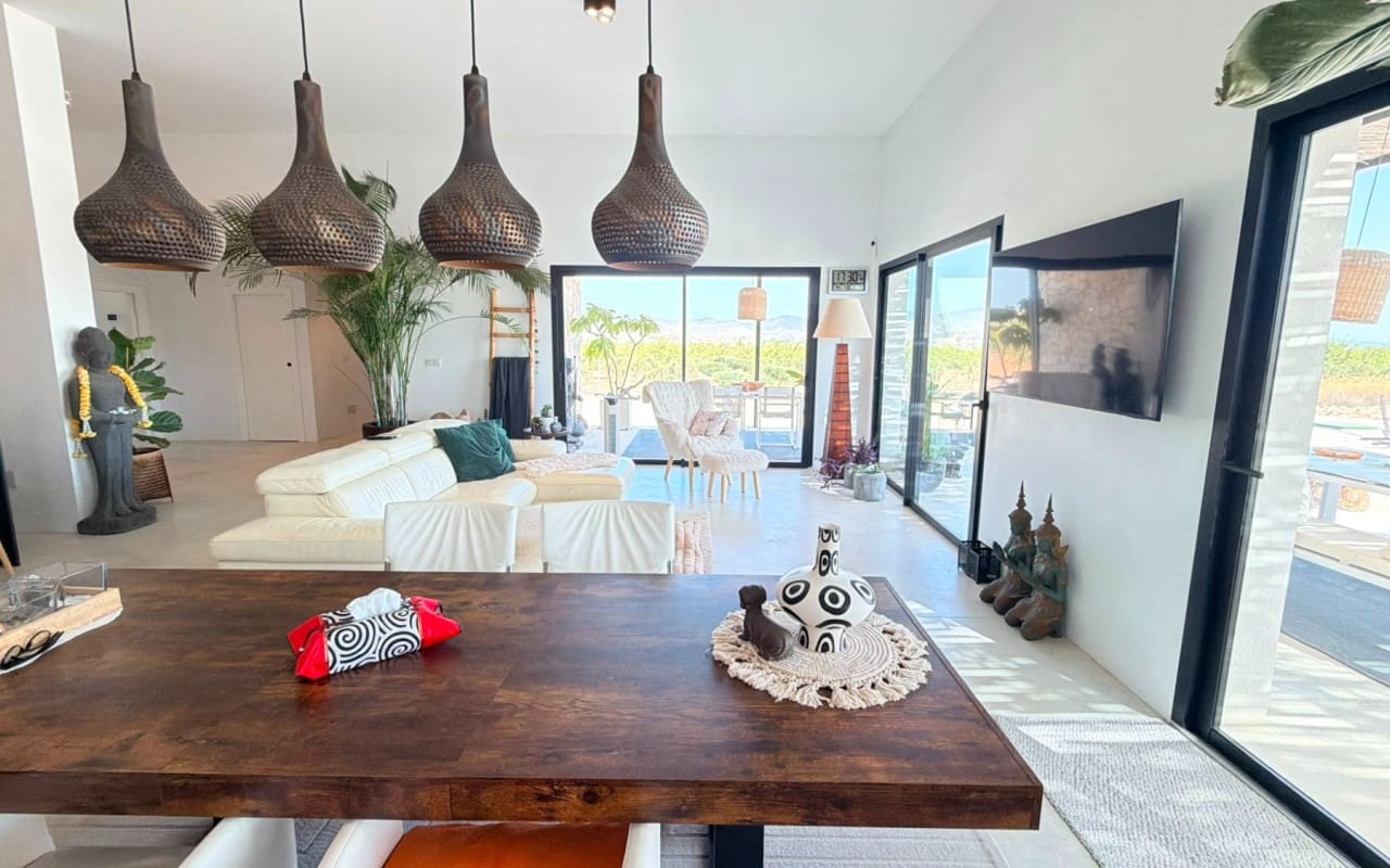 5 soveværelse Villa til salg i Pinoso med swimmingpool - € 679.000 (Ref: 9997274)