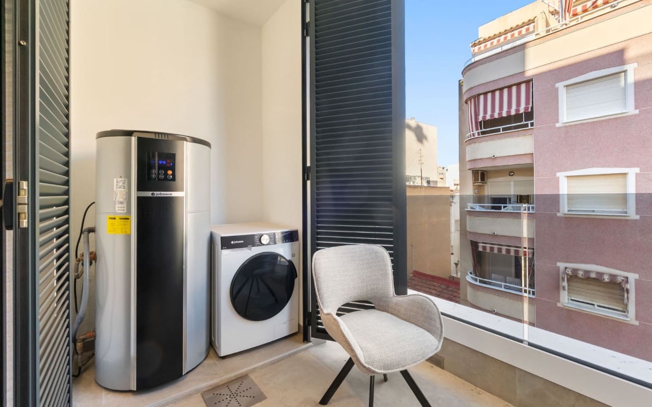 2 soveværelse Lejlighed til salg i Torrevieja med swimmingpool - € 249.900 (Ref: 9997276)