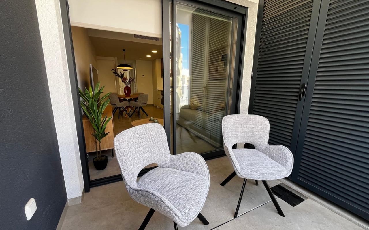 2 soveværelse Lejlighed til salg i Torrevieja med swimmingpool - € 249.900 (Ref: 9997276)