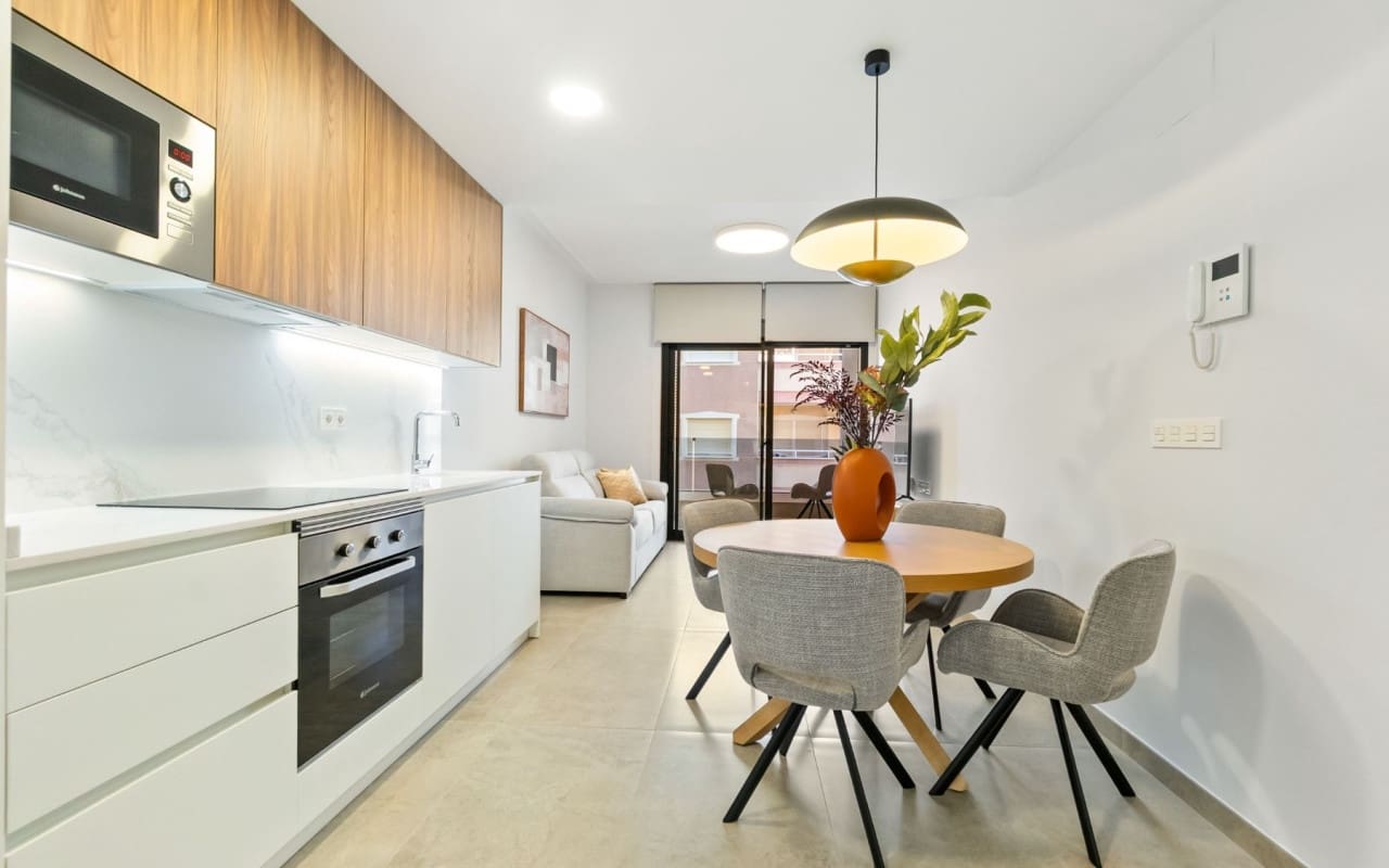 2 soveværelse Lejlighed til salg i Torrevieja med swimmingpool - € 249.900 (Ref: 9997276)
