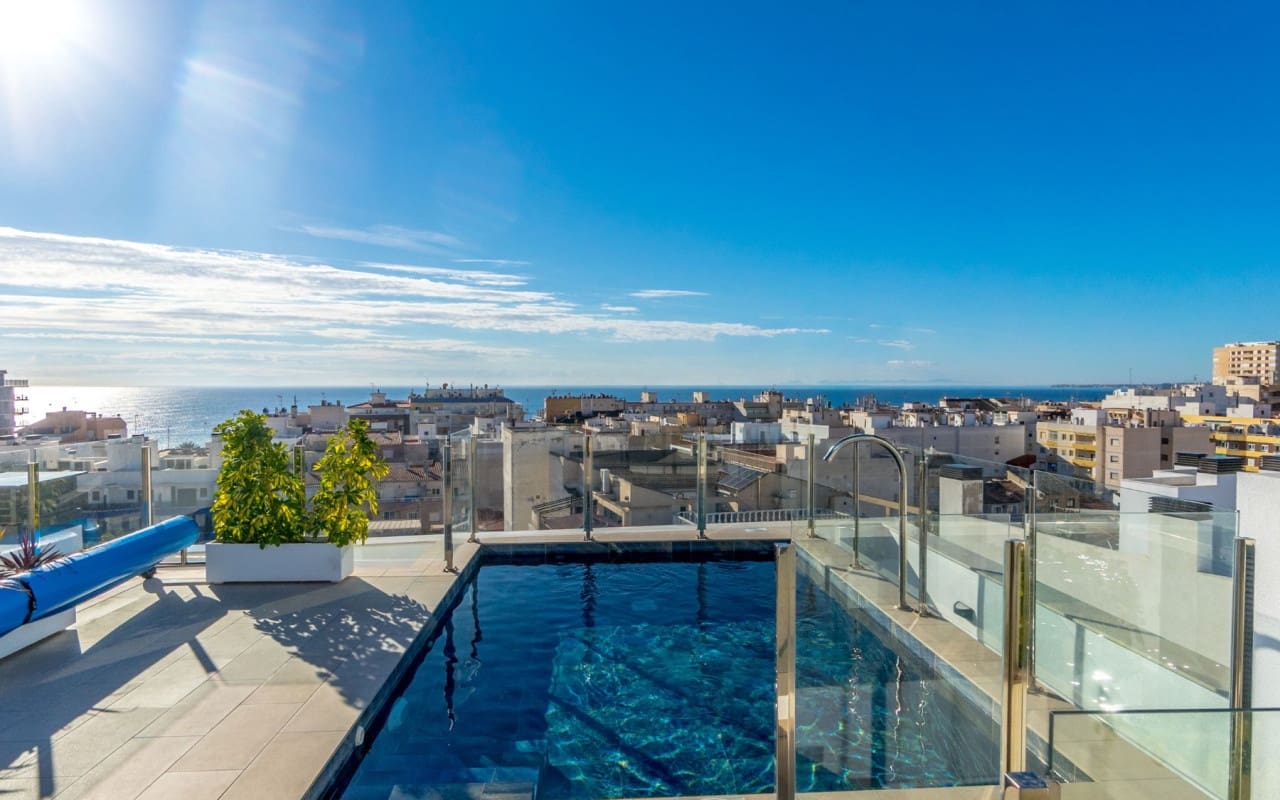 2 soveværelse Lejlighed til salg i Torrevieja med swimmingpool - € 249.900 (Ref: 9997276)