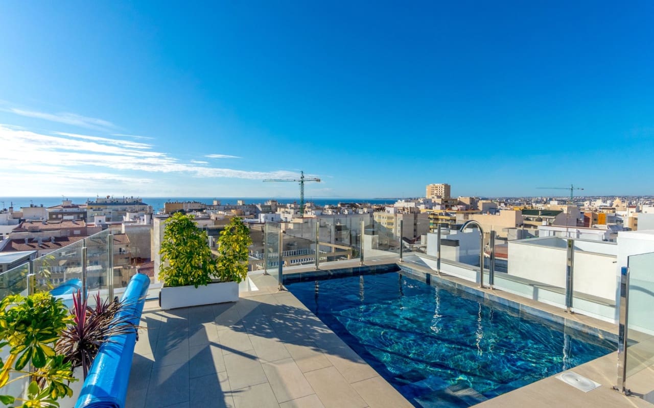 2 soveværelse Lejlighed til salg i Torrevieja med swimmingpool - € 249.900 (Ref: 9997276)