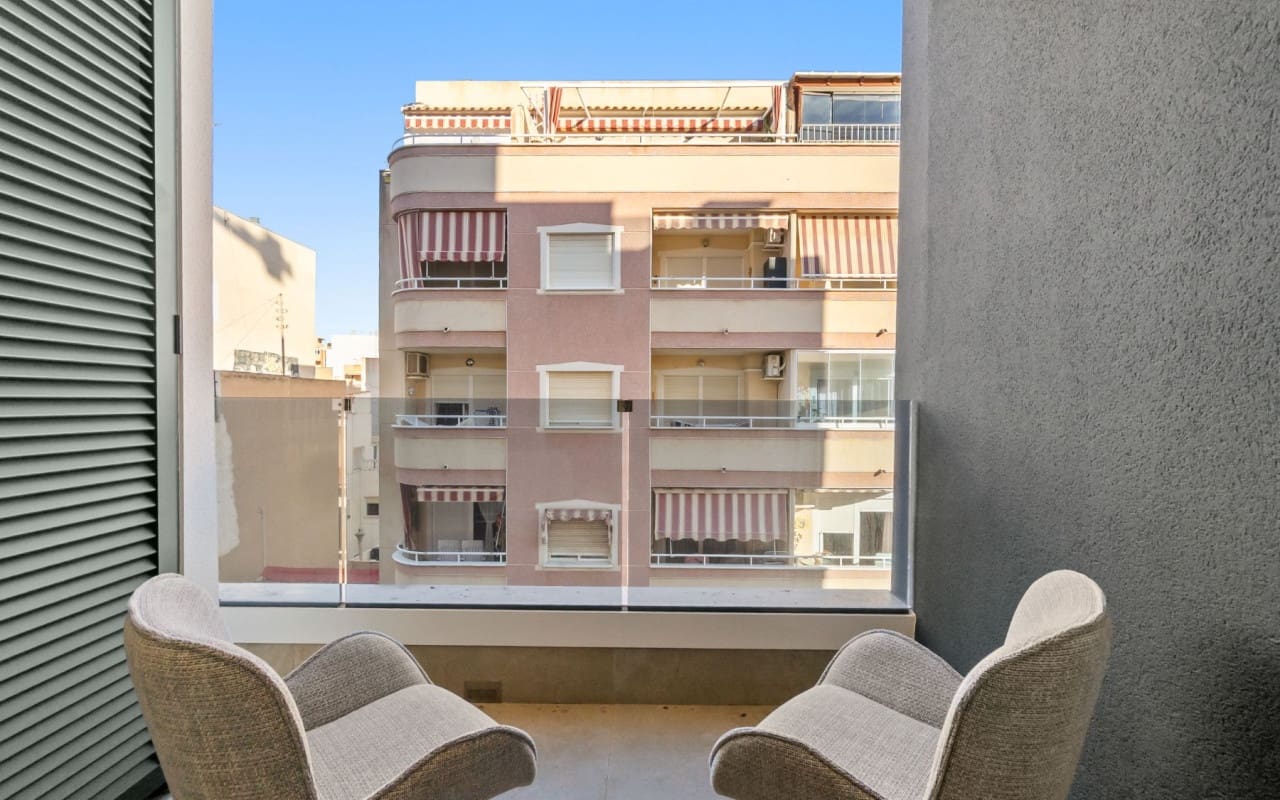 2 soveværelse Lejlighed til salg i Torrevieja med swimmingpool - € 249.900 (Ref: 9997276)