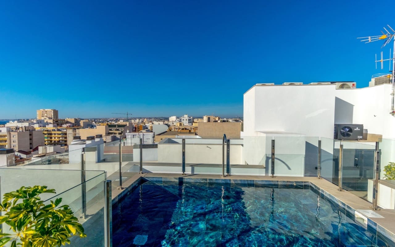 2 soveværelse Lejlighed til salg i Torrevieja med swimmingpool - € 249.900 (Ref: 9997276)