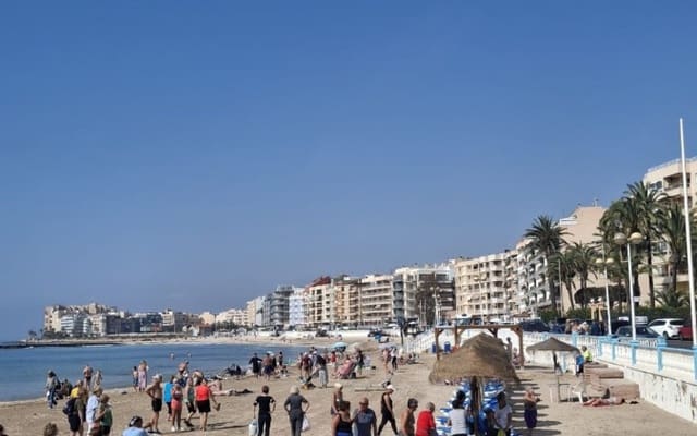 3 soveværelse Lejlighed til salg i Playa de los Locos, Torrevieja med swimmingpool garage - € 255.000 (Ref: 9997280)