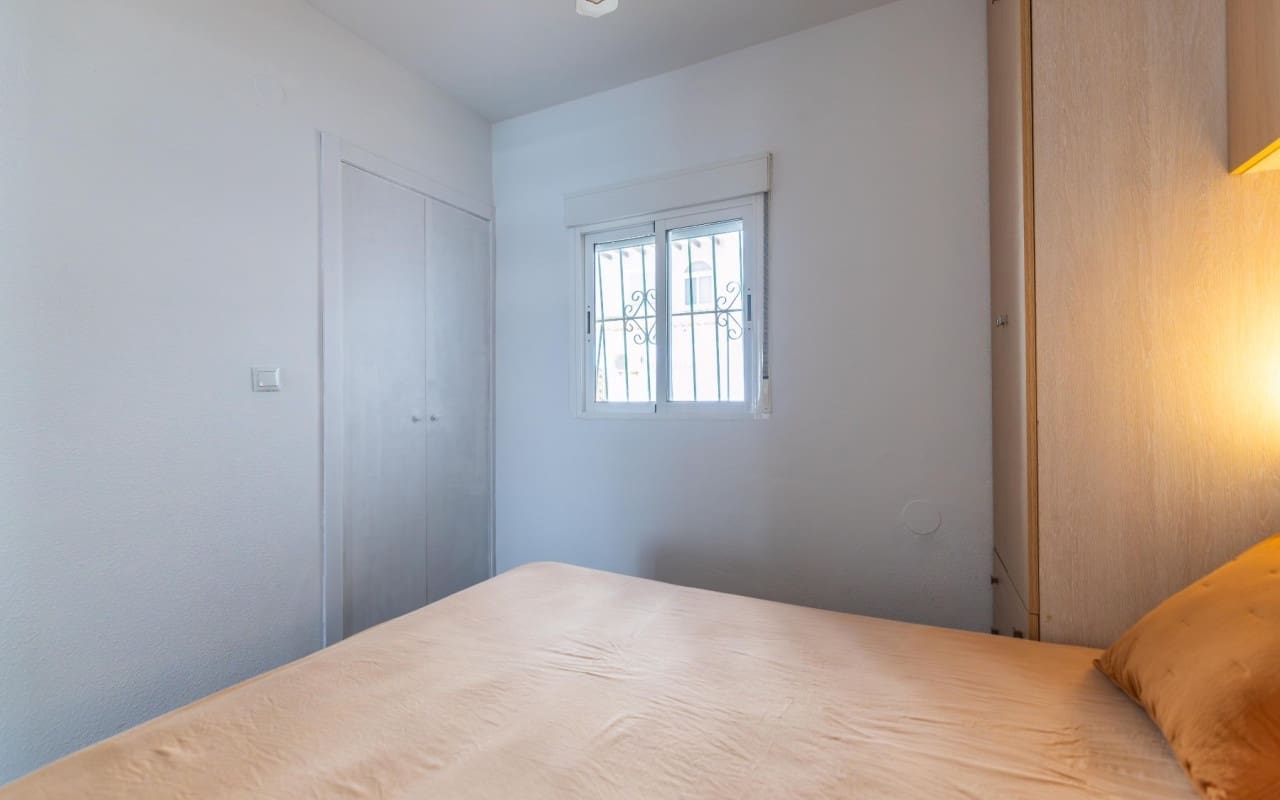 1 soveværelse Bungalow til salg i Torrevieja med swimmingpool - € 132.000 (Ref: 9997282)