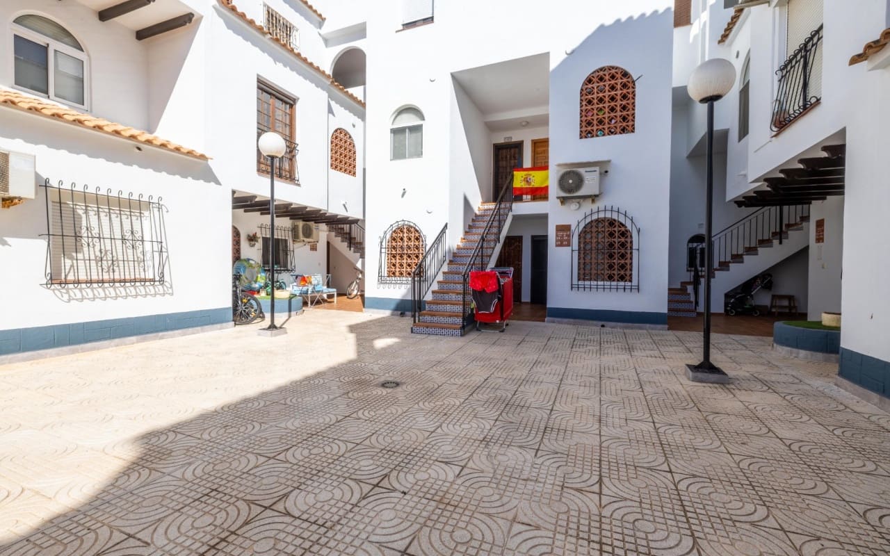 1 soveværelse Bungalow til salg i Torrevieja med swimmingpool - € 132.000 (Ref: 9997282)