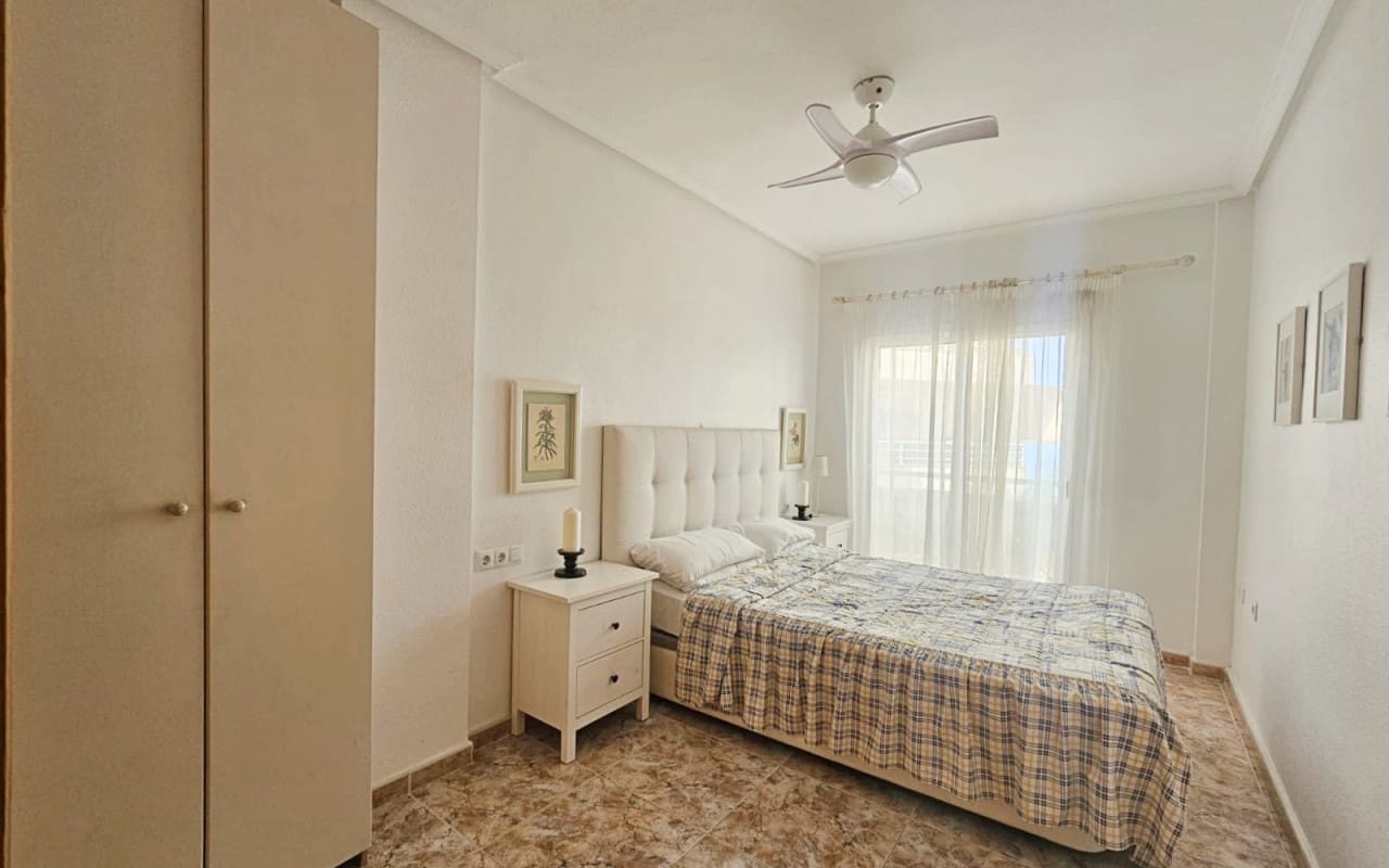 2 makuuhuone Ranta-asunto myytävänä paikassa Orihuela Costa mukana uima-altaan - 224 000 € (Ref: 9997285)