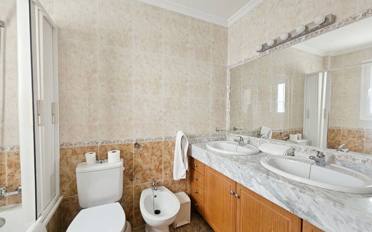 2 makuuhuone Ranta-asunto myytävänä paikassa Orihuela Costa mukana uima-altaan - 224 000 € (Ref: 9997285)